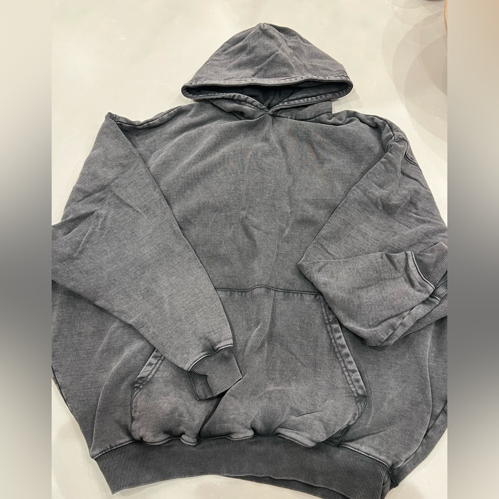 SKIMS Heavy Weight Sweat Shirt. In New Condition. Size Small.